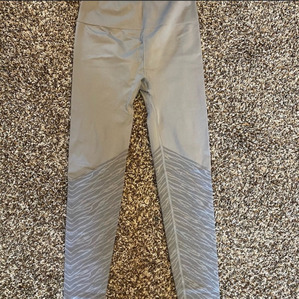 Fabletics High-Waisted Seamless 7/8 Leggings